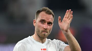 Denmark's midfielder #10 Christian Eriksen waves to the fans during the Qatar 2022 World Cup Group D football match between France and Denmark at Stadium 974 in Doha on November 26, 2022. (Photo by Paul ELLIS / AFP)