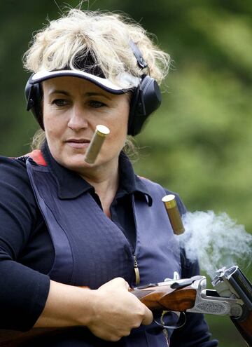 La prestigiosa tiradora húngara Diana Igaly murió de COVID a los 56 años. Igaly sumó dos medallas olímpicas en la modalidad de skeet: el oro en los Juegos de Atenas 2004 y el bronce en Sydney 2000. Su primer oro internacional llegó en 1990 en los Mundiales de Moscú, al que seguirían los de Milán 1994, Barcelona 1998 y Lahti 2002. También conquisto cinco títulos de Europa. Fue igualmente presidenta de la Federación de Tiro Deportivo de Hungría.