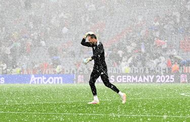 Soccer Football - Nations League - Semi Final - Germany v Portugal - Allianz Arena, Munich, Germany - June 4, 2025 Germany's Oliver Baumann reacts during the warm up as hail stones are seen falling on the pitch before the match REUTERS/Angelika Warmuth