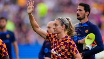 BARCELONA, 27/04/2023.- La delantera del Barcelona Alexia Putellas calienta antes del encuentro de vuelta de semifinales de la Liga de Campeones Femenina entre el FC Barcelona y el Chelsea FC en el estadio Spotify Camp Nou, este jueves en Barcelona. EFE/ Alejandro García
