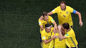 Sweden's midfielder Emil Forsberg (C) celebrates with teammates after scoring during the Russia 2018 World Cup round of 16 football match between Sweden and Switzerland at the Saint Petersburg Stadium in Saint Petersburg on July 3, 2018. / AFP PHOTO