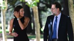 Garbi&ntilde;e Muguruza paseando con Mariano Rajoy.