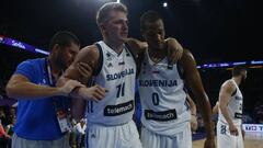 Luka Doncic sali&oacute; apoyado en Anthony Randolph.