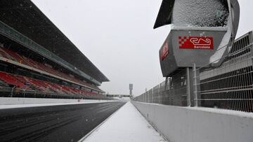 Montmeló nevado en uno de los días de test de F1.