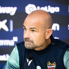 Paco López: "Sabíamos que los fichajes iban a ir de menos a más"