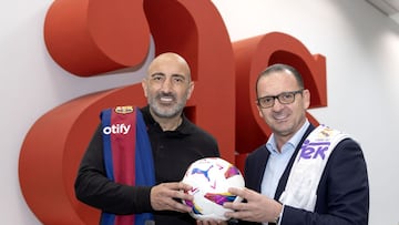 Abelardo y Mijatovic posan en la redacción de AS antes del Clásico.