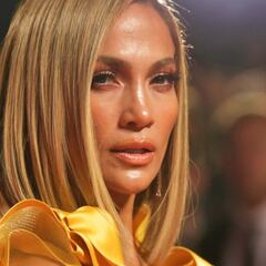 Besando a Ben Affleck, Jennifer López festeja su cumpleaños 52