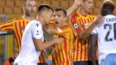 Como Luis Suárez: ¡jugador mordió a su rival en el partido de Lazio ante Lecce!