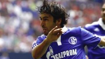 <b>INSTINTO GOLEADOR. </b>Raúl debutó ayer con la camiseta del Schalke 04 y demostró que ha llegado a la Bundesliga con la misma ambición que tenía en el Madrid.