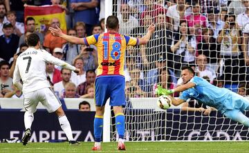 El penalti con el que Diego Alves supera el récord de Zubizarreta: el 25 de septiembre de 2016 el portero brasileño Diego Alves detuvo su 17º penalti en LaLiga (a Szymanowski) y se convirtió en el portero con más penas máximas paradas en la historia del campeonato español, superando el récord de 16 fijado por Andoni Zubizarreta entre 1981 y 1998.