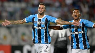 Luan celebra el segundo gol de Gremio.