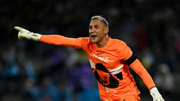Pumas' Costa Rica goalkeeper #01 Keylor Navas gestures during the Liga MX Apertura football match between Pumas and Necaxa at the Olimpico Universitario Stadium in Mexico City on August 9, 2025. (Photo by Alfredo ESTRELLA / AFP)