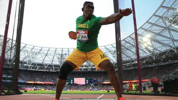 Fedrik Dacres se dispone a lanzar el disco durante la Copa del Mundo de Atletismo en el Estadio Ol&iacute;mpico de Londres.