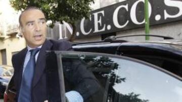 <b>CON CONDE. </b>Oliver confirmó que el ex banquero está con él.