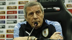 &Oacute;scar Tab&aacute;rez, DT de Uruguay.