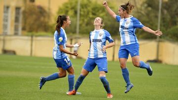 Raquel Garc&iacute;a, Leti y Cristina Postigo celebran un gol.