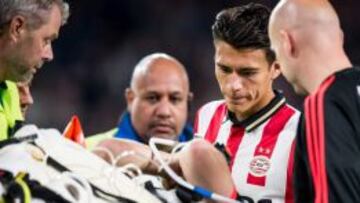 En el duelo donde el PSV perdió 2-1 ante el Heracles, el defensa mexicano tuvo una entrada muy dura sobre Oussama Tannane, lo que provocó que el rival saliera de cambio.