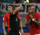 El árbitro que enfureció a Vidal vuelve a dirigir a la Selección