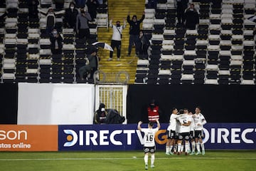 Estas fueron las imágenes más llamativas que dejó la vuelta de los fanáticos de Colo Colo a Pedrero. El Doctor Ugarte, Miiko Albornoz y hasta un bebé llegaron al recinto.