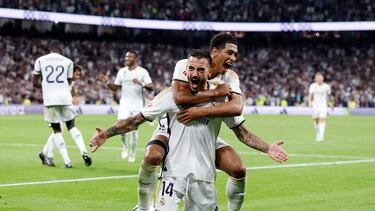 2-1. Joselu celebra el segundo gol que marca en el minuto 59 con Jude Bellingham.