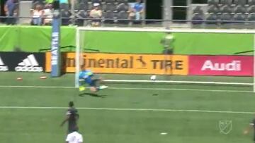 El increíble error de Marinovic en la MLS