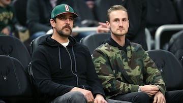 El aún quarterback de los Packers es socio minoritario de los Bucks, quienes se coronaron campeones de la NBA en 2021.