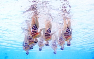 España, sin fallos, termina segunda en la rutina técnica y afronta en posición de medallas la rutina libre del martes y las acrobacias del miércoles.