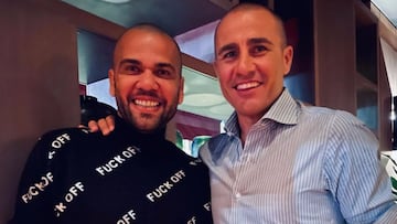 Dani Alves y Fabio Cannavaro.