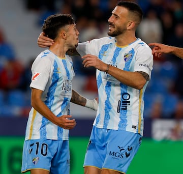 Larrubia celebra el gol anotado con el Málaga.