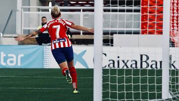 &Aacute;ngela Sosa celebra un gol.