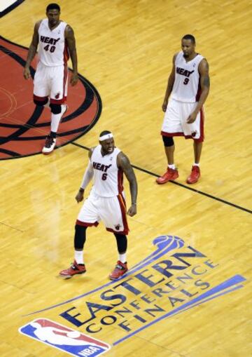LeBron James junto a Udonis Haslem y Rashard Lewis.