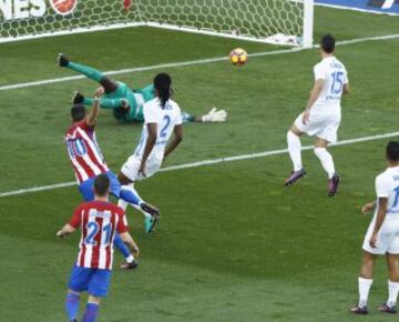 Carrasco marca el 1-0.