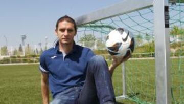 Delibasic posa con el balón. El montenegrino quiere ampliar la cifra de los goles que lleva.