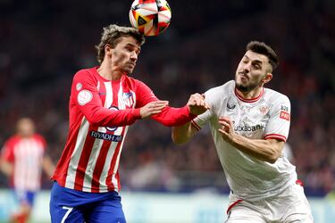 Otras de las polémicas del encuentro fue el posible penalti sobre Griezmann. El francés cayó al suelo tras un empujón de Paredes. Hernández Hernández le dijo que nada de nada.