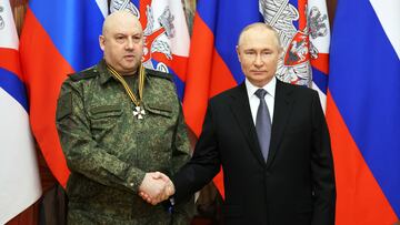 Russian President Vladimir Putin awards General Sergei Surovikin, commander of Russian forces in Ukraine, with the Order of St. George, Third Class, at the headquarters of the Southern Military District in Rostov-on-Don, Russia December 31, 2022. Sputnik/Mikhail Klimentyev/Kremlin via REUTERS ATTENTION EDITORS - THIS IMAGE WAS PROVIDED BY A THIRD PARTY.