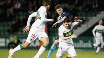 La mano de Acuña hunde al Elche en el descenso e impulsa al Alba