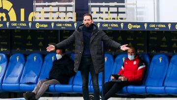10/01/21 PARTIDO PRIMERA DIVISION
CADIZ ALAVES
EL TECNICO PABLO MACHIN