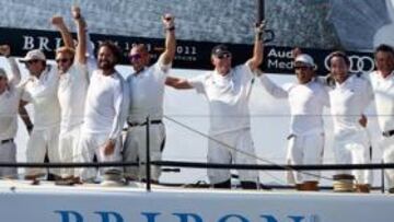 <b>CON ORGULLO. </b>La última tripulación del 'Bribón' en su despedida.