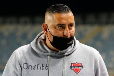 La particular camiseta de un jugador de Ñublense ante la U