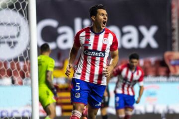 El argentino nacionalizado chileno de 30 años juega en el Atlético San Luis de México. En 2018 defendió la camiseta de Unión Española.