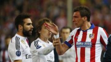 Carvajal y Mandzukic durante el partido.