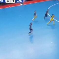 Ricardinho vale la entrada: vaselina sublime y sin espacio