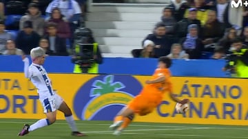 El penalti por manos de Jacobo Ramón.