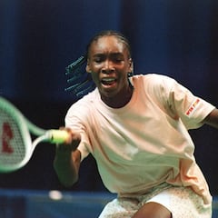 When did Venus Williams make her debut as a professional tennis player?