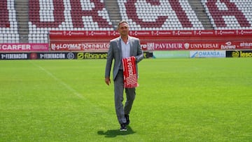 Recio, el d¨ªa de su presentaci¨®n con el Real Murcia.