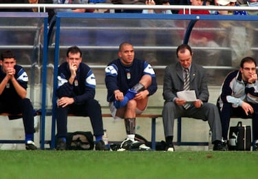 Un fichaje "estrella" que terminó en espantada. El Oviedo trajo al polémico delantero inglés para salvarse del descenso. Jugó solo 3 partidos, no marcó ningún gol y, un mes después de llegar, anunció su retirada del fútbol (aunque luego intentó volver) dejando al equipo colgado.