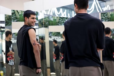 Es habitual que Carlos Alcaraz se tatúe algo relacionado con los Grand Slam que gana en su carrera.