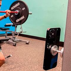 El soporte magnético de móvil con el que podrás grabarte en el ‘gym’