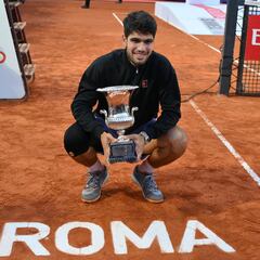 Alcaraz ya tiene la triple corona en tierra