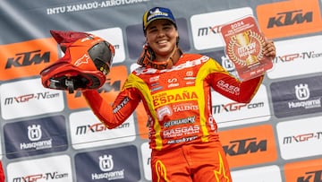 Daniela Guillén celebra su victoria y liderato de WMX en el MXGP de España.